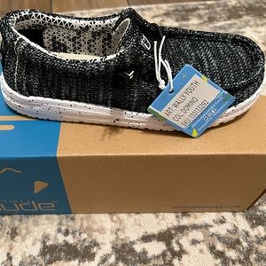 Hey Dudes- children’s size 3.